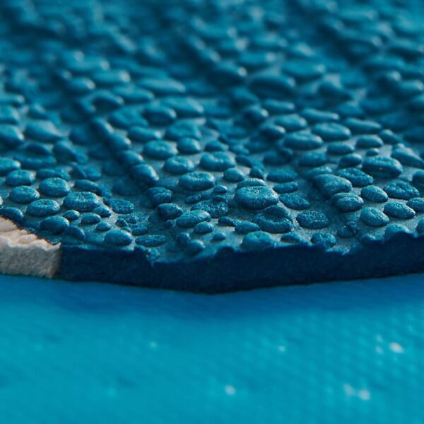 DECK FOOTPAD Non-print EVA footpad of diamond grooving crocodile skin, ensuring maximum grip and comfortable sun-bathing.
